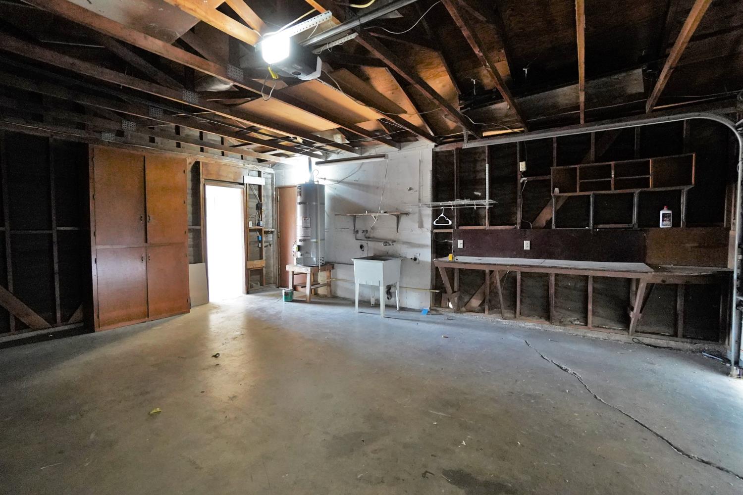 905 E Florinda St, Hanford, CA 93230