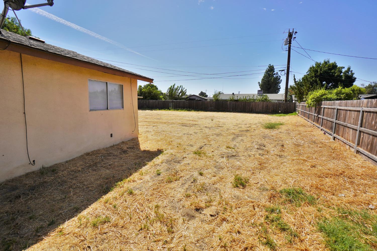 905 E Florinda St, Hanford, CA 93230
