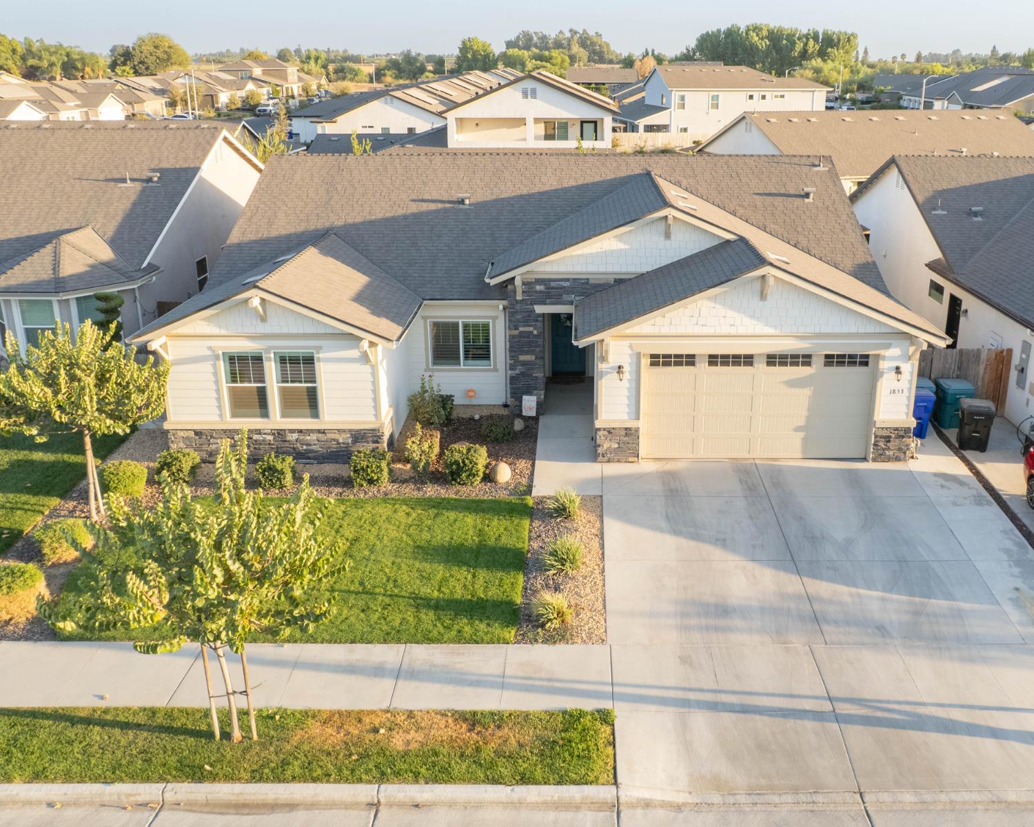 1593 W Date Ave, Porterville, CA 93257
