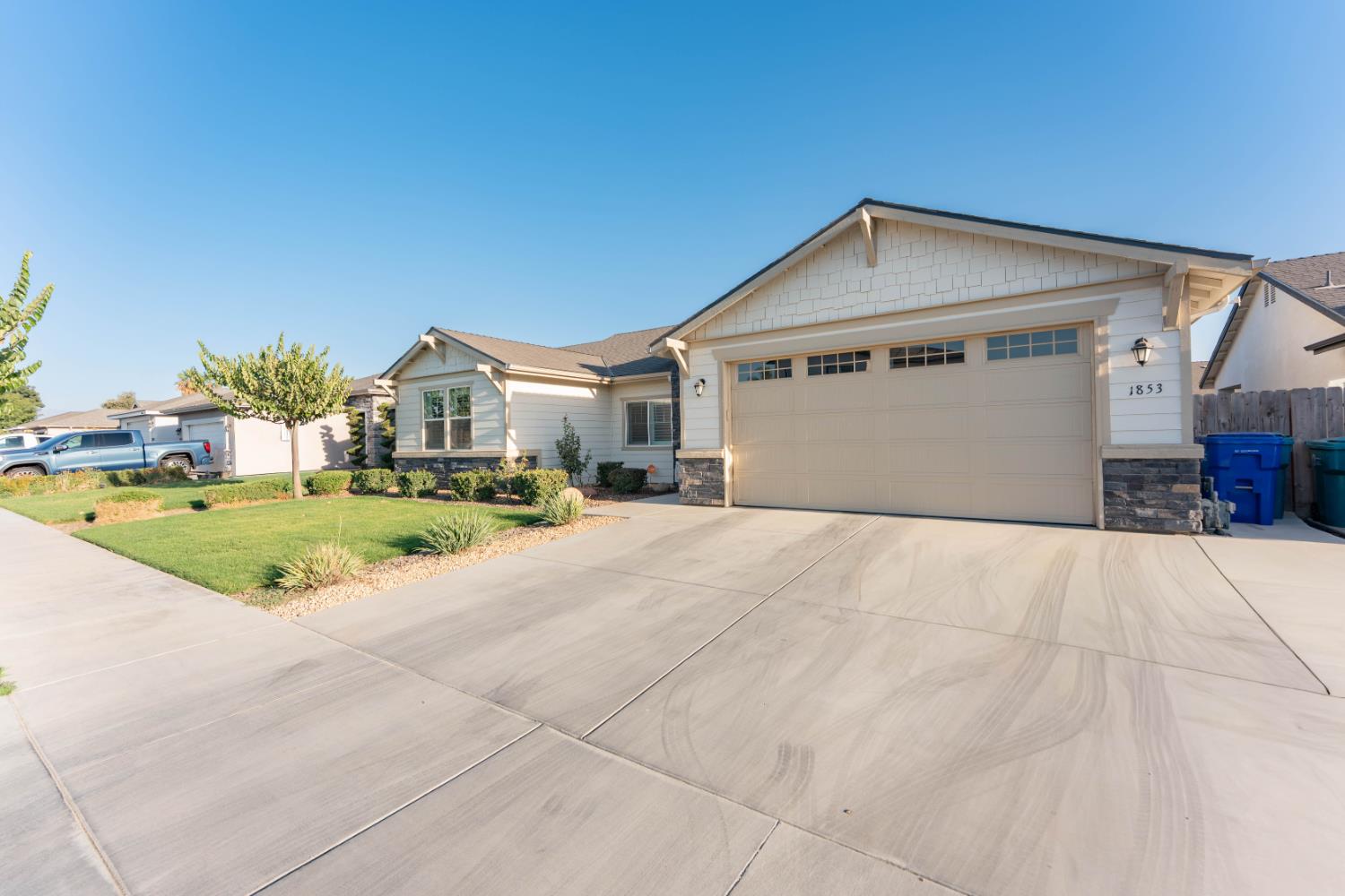 1593 W Date Ave, Porterville, CA 93257