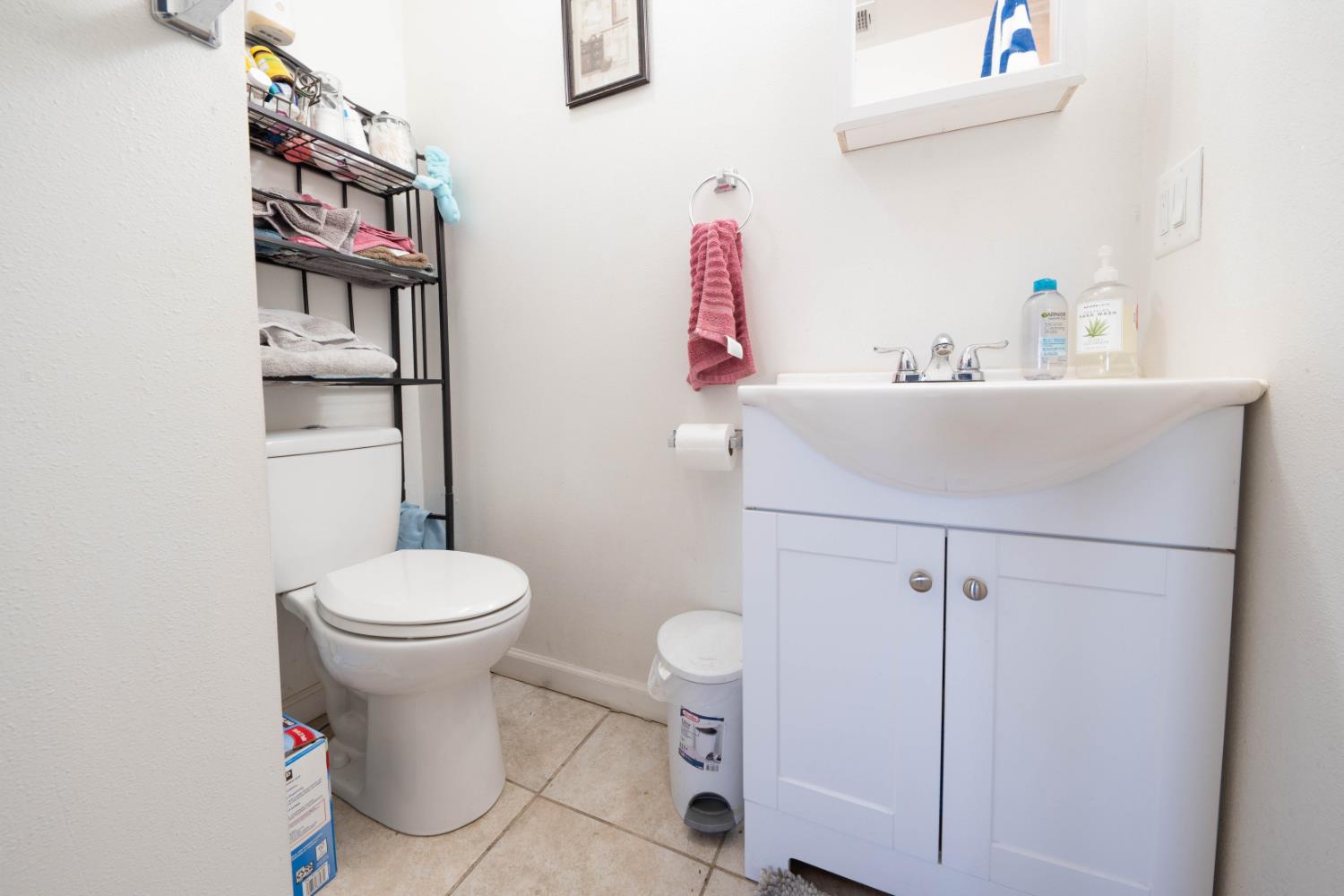 1209 W 6th St, Hanford, CA 93230