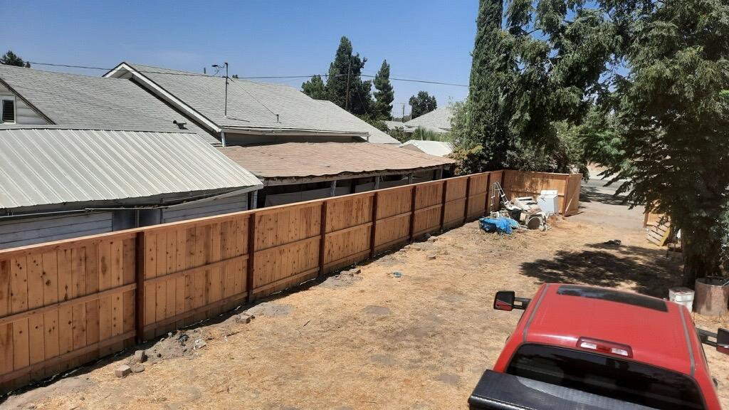 1209 W 6th St, Hanford, CA 93230