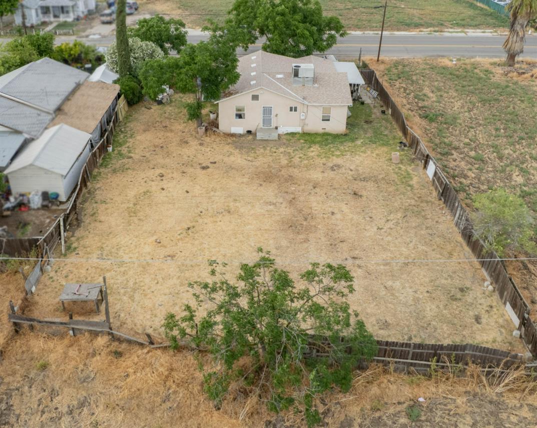 1209 W 6th St, Hanford, CA 93230