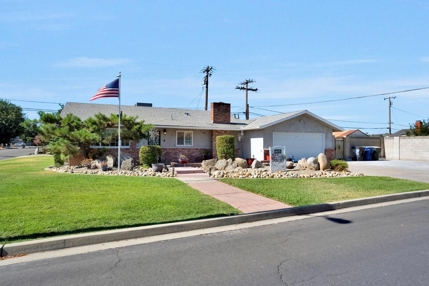 805 W Mulberry Dr, Hanford, CA 93230