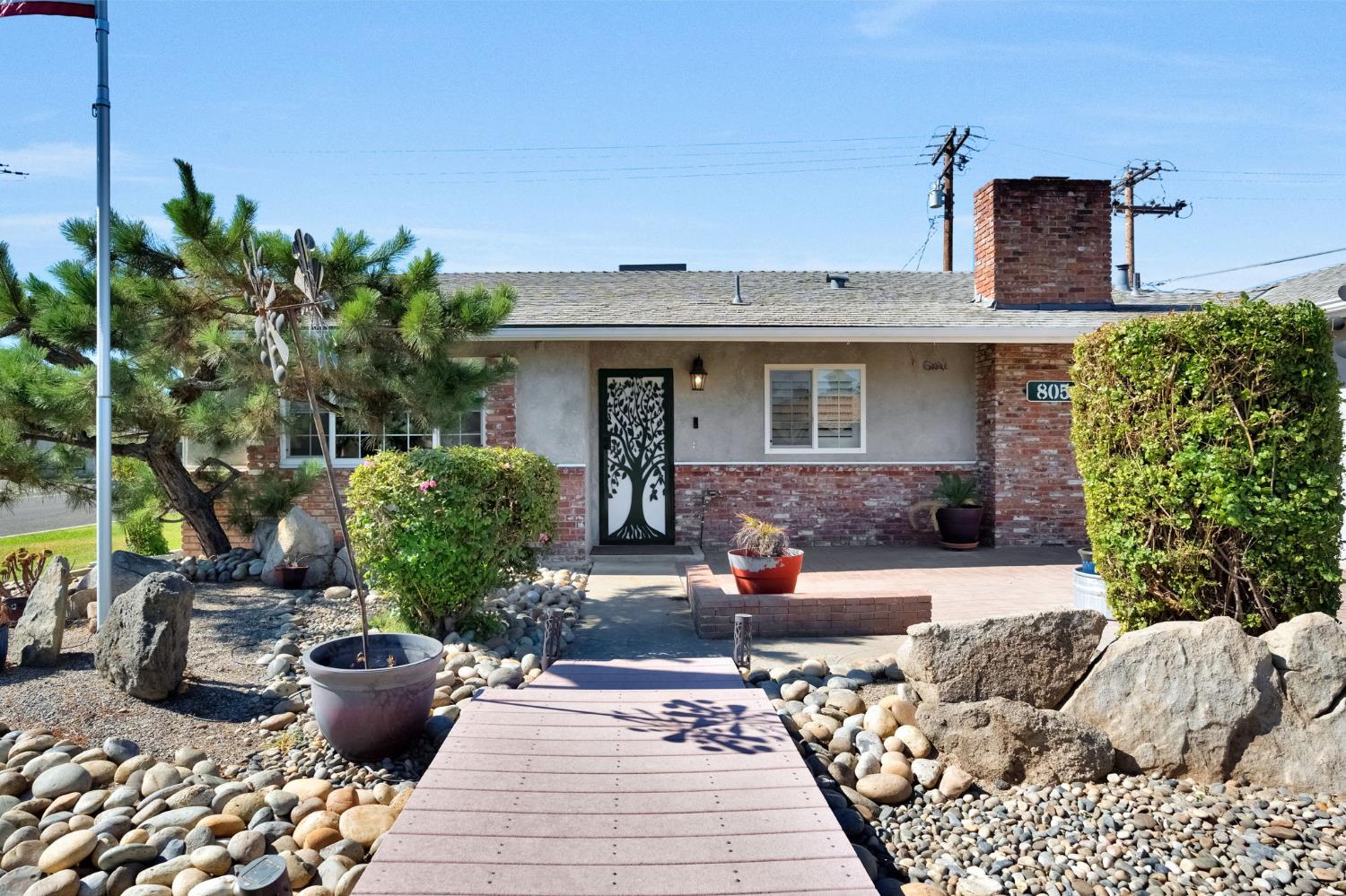 805 W Mulberry Dr, Hanford, CA 93230