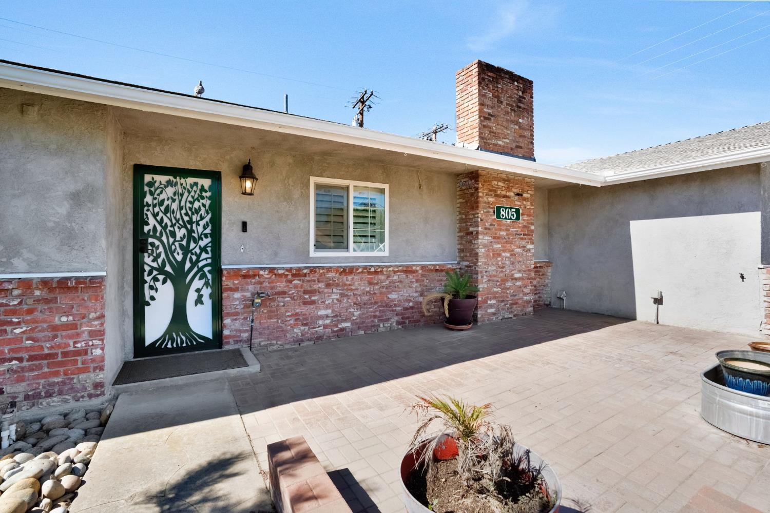 805 W Mulberry Dr, Hanford, CA 93230