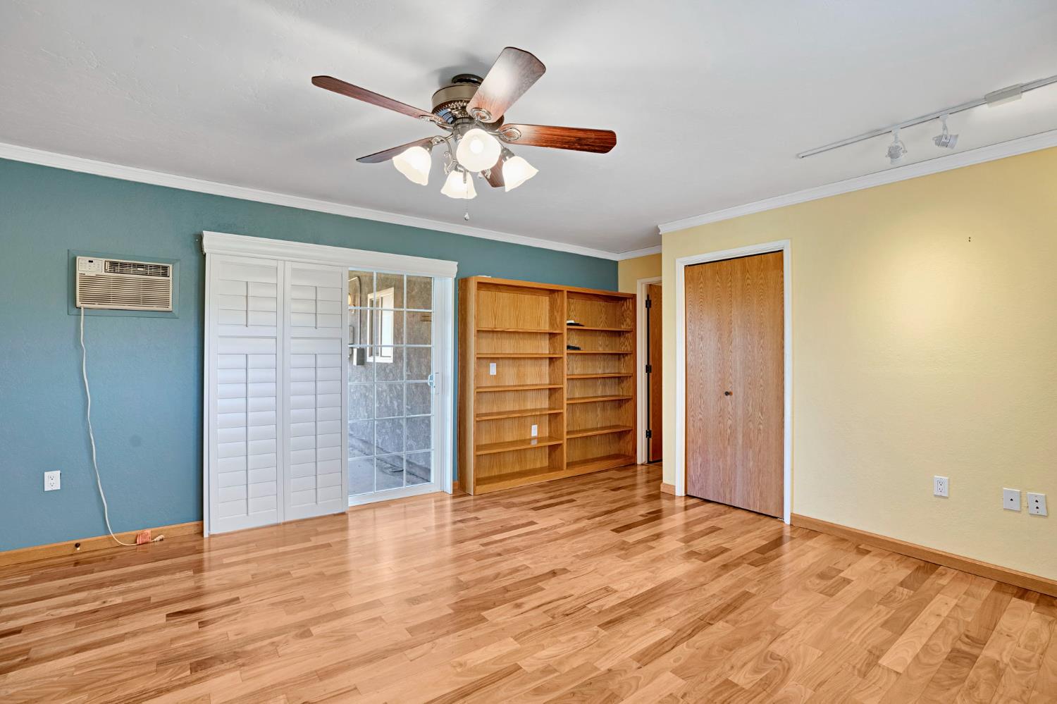 805 W Mulberry Dr, Hanford, CA 93230