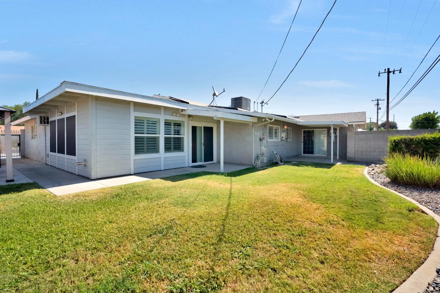 805 W Mulberry Dr, Hanford, CA 93230