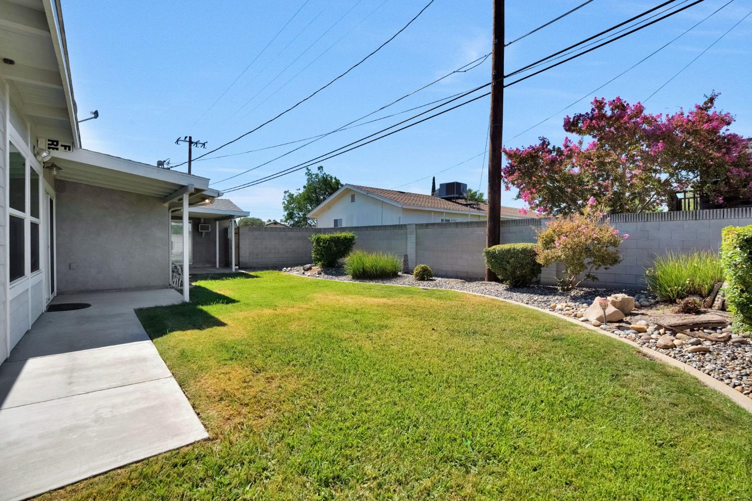805 W Mulberry Dr, Hanford, CA 93230
