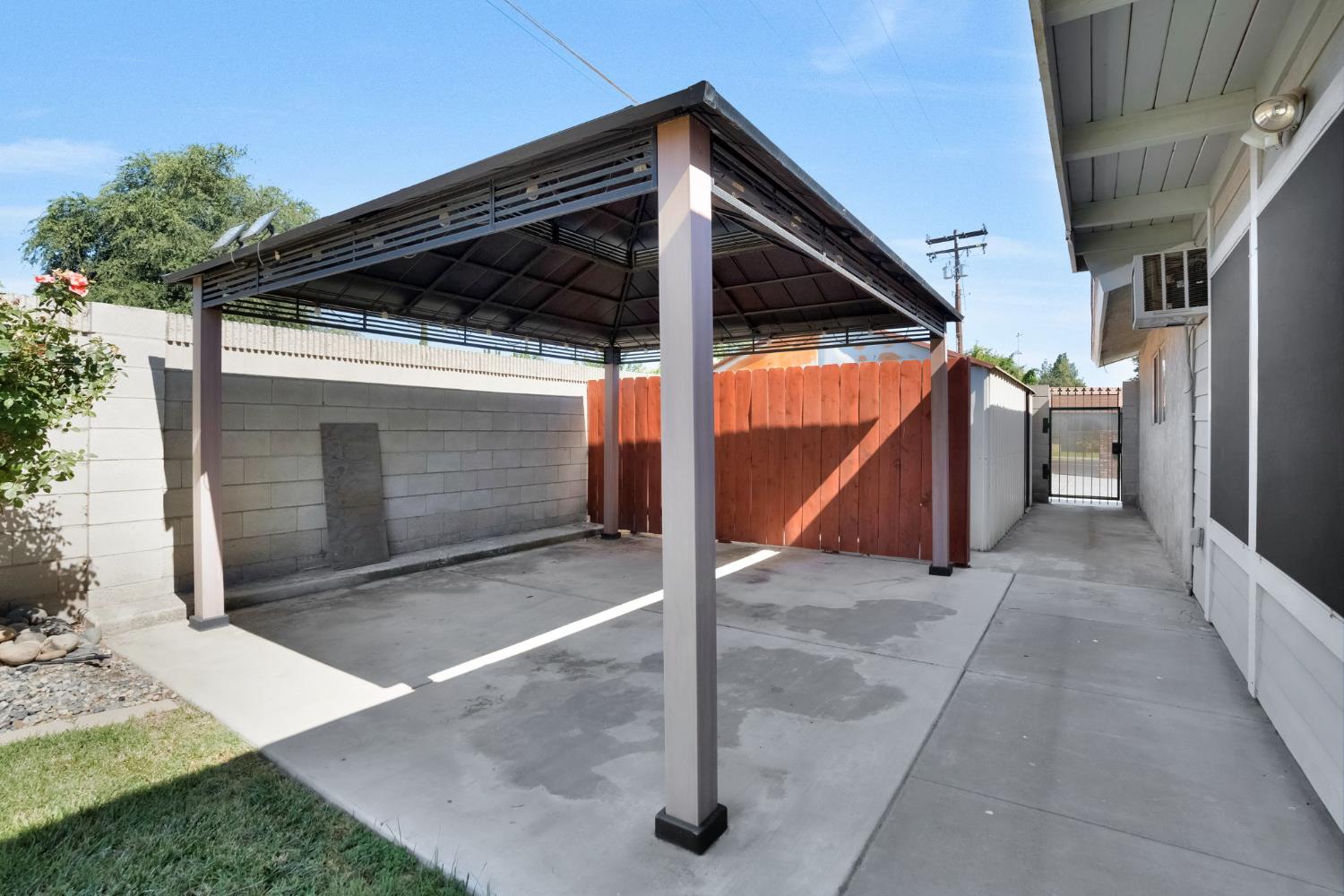 805 W Mulberry Dr, Hanford, CA 93230