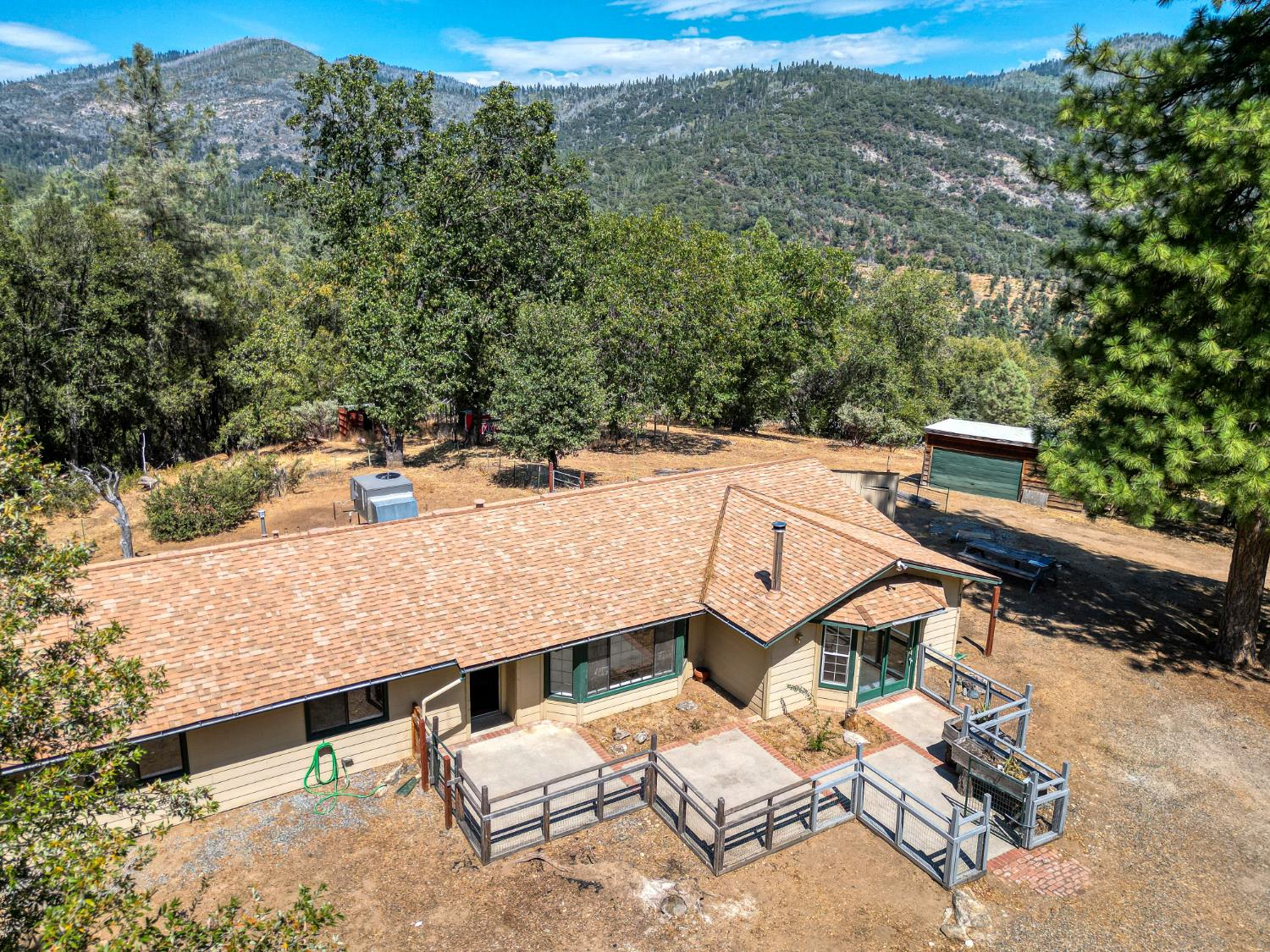 43696 Whispering Pines Dr, Oakhurst, CA 93644