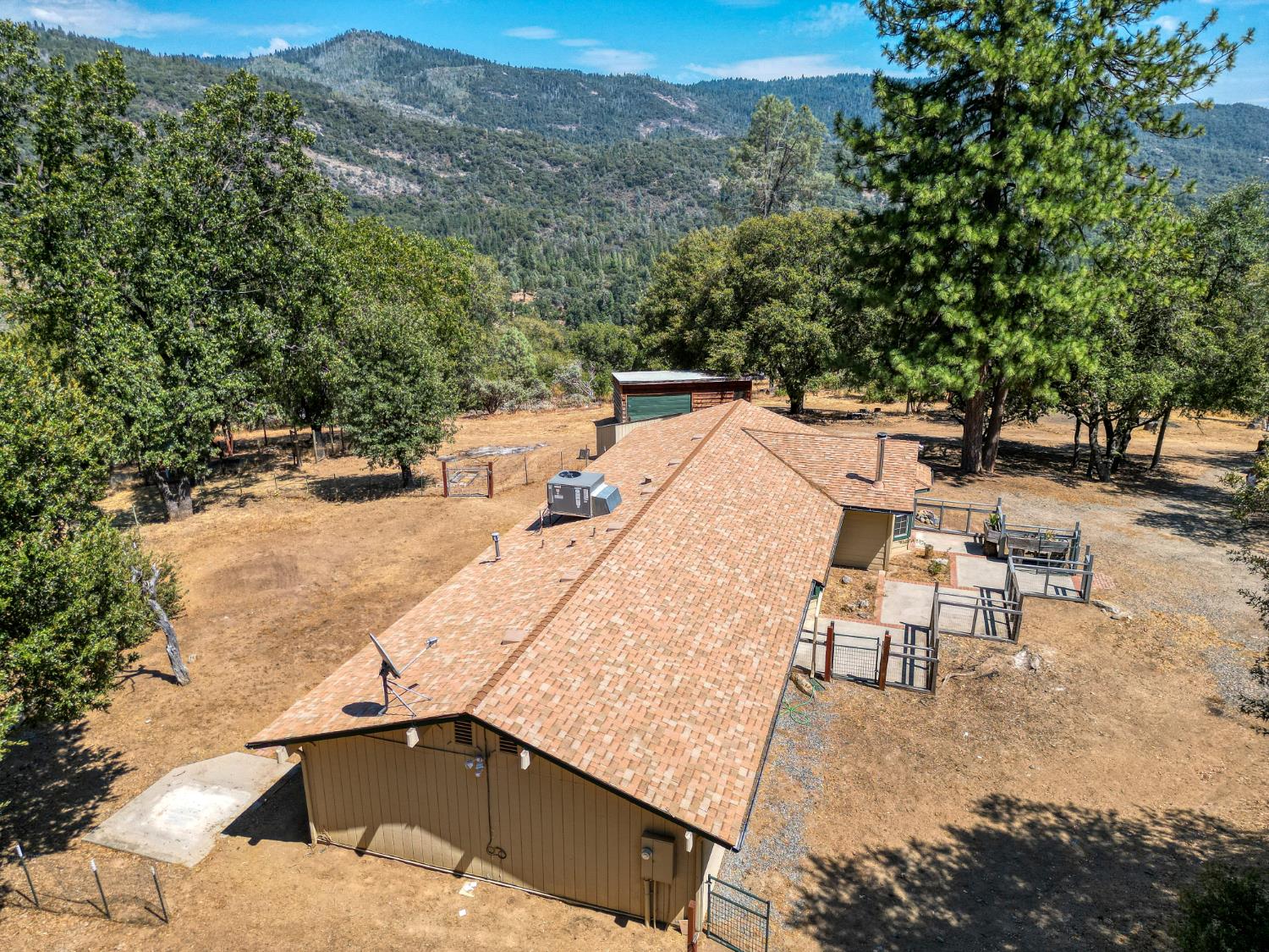 43696 Whispering Pines Dr, Oakhurst, CA 93644