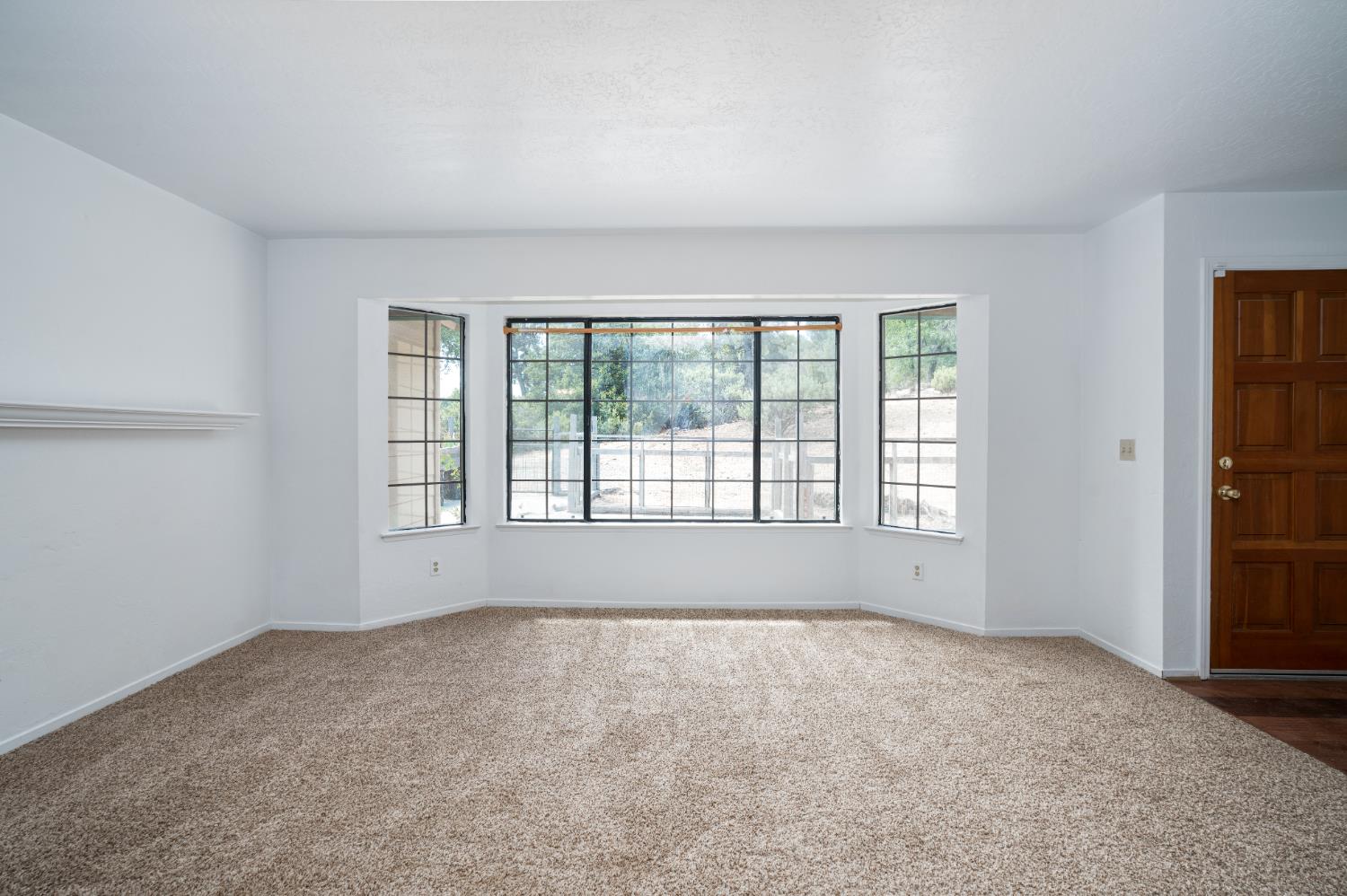 43696 Whispering Pines Dr, Oakhurst, CA 93644