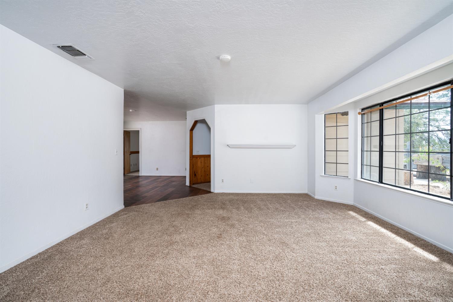 43696 Whispering Pines Dr, Oakhurst, CA 93644