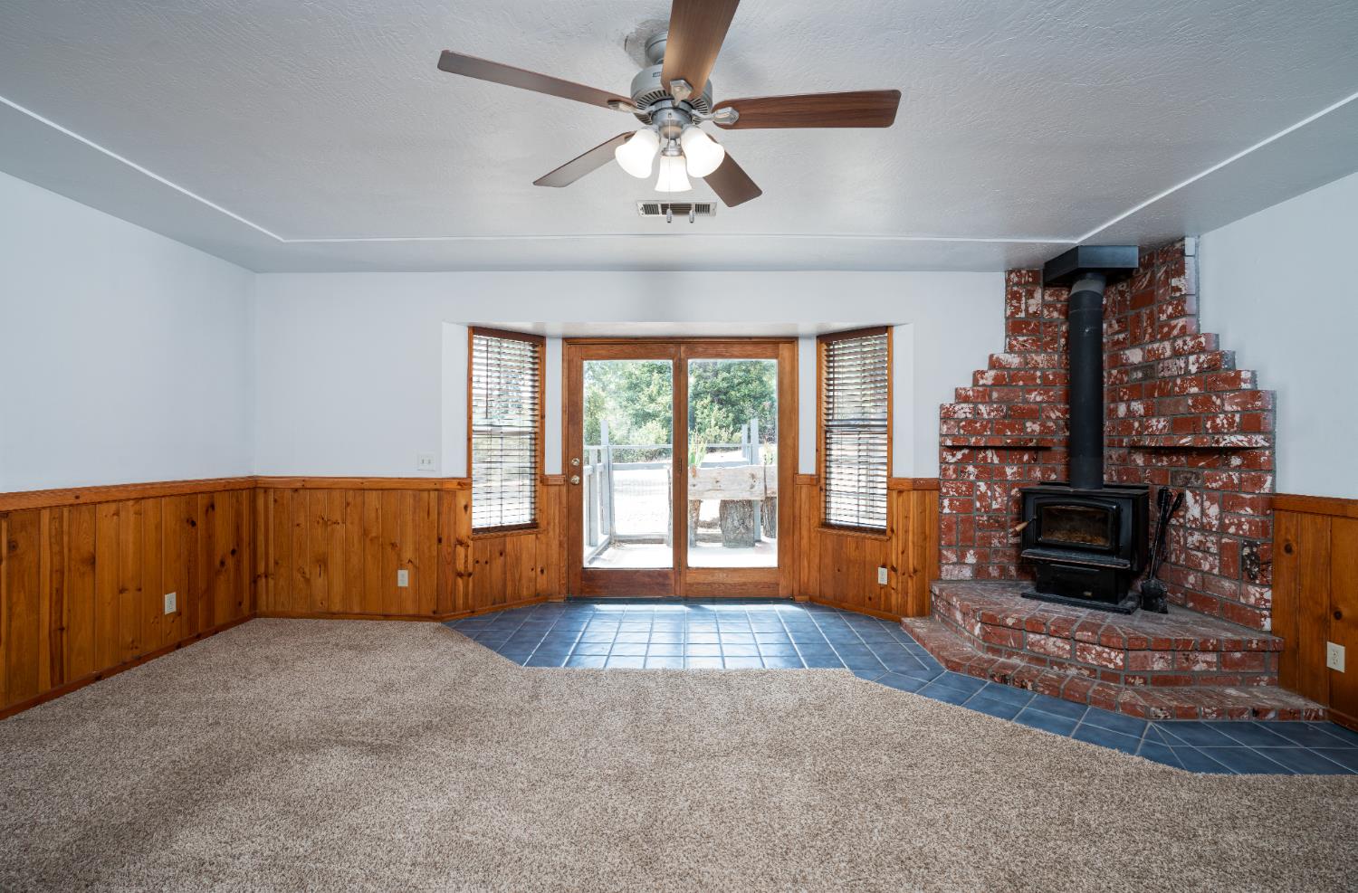 43696 Whispering Pines Dr, Oakhurst, CA 93644