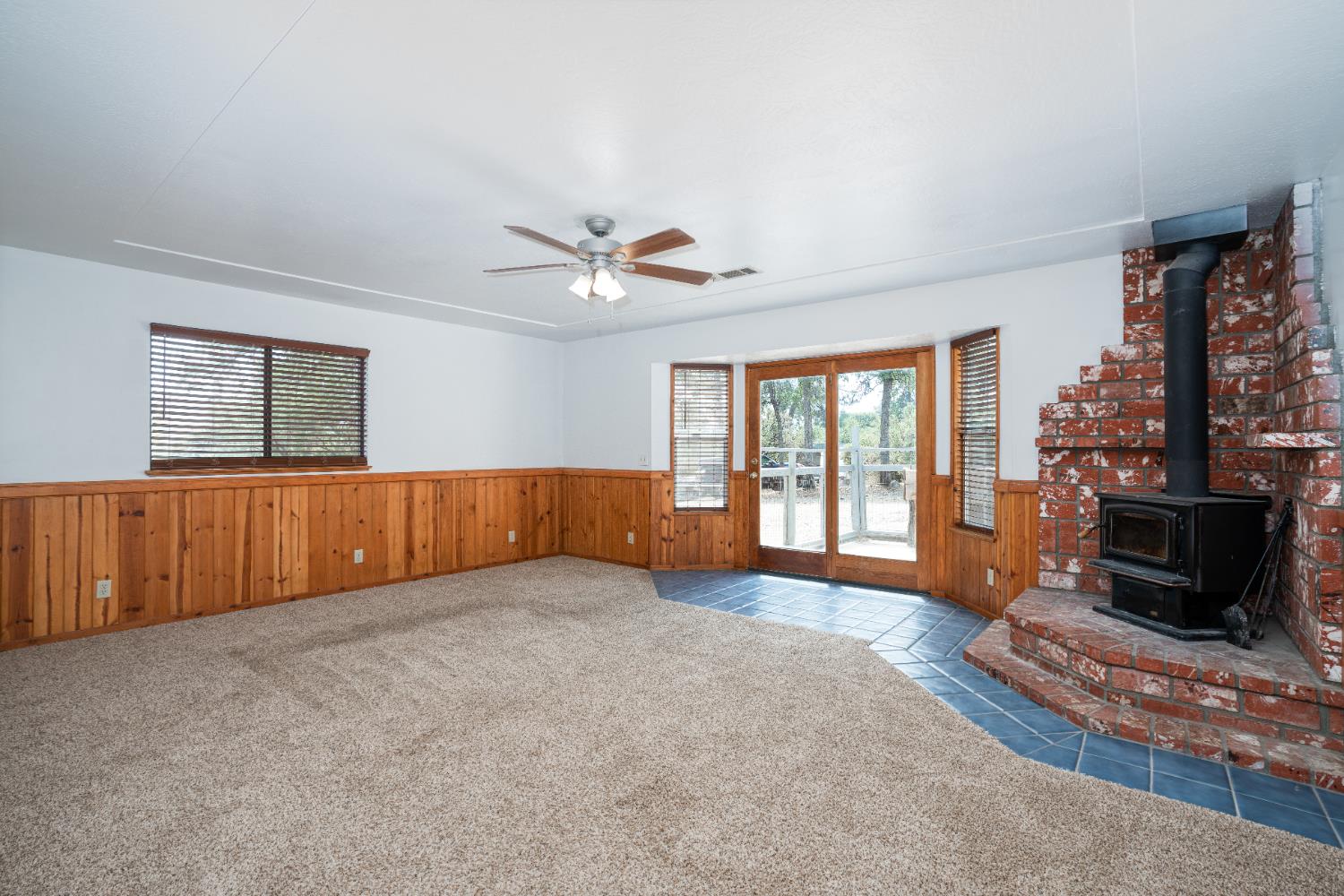 43696 Whispering Pines Dr, Oakhurst, CA 93644