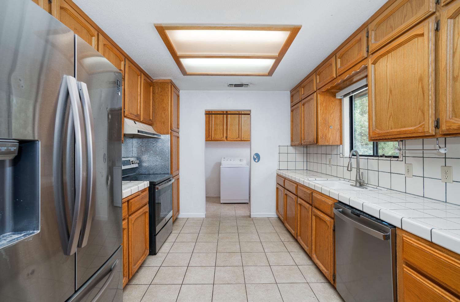 43696 Whispering Pines Dr, Oakhurst, CA 93644