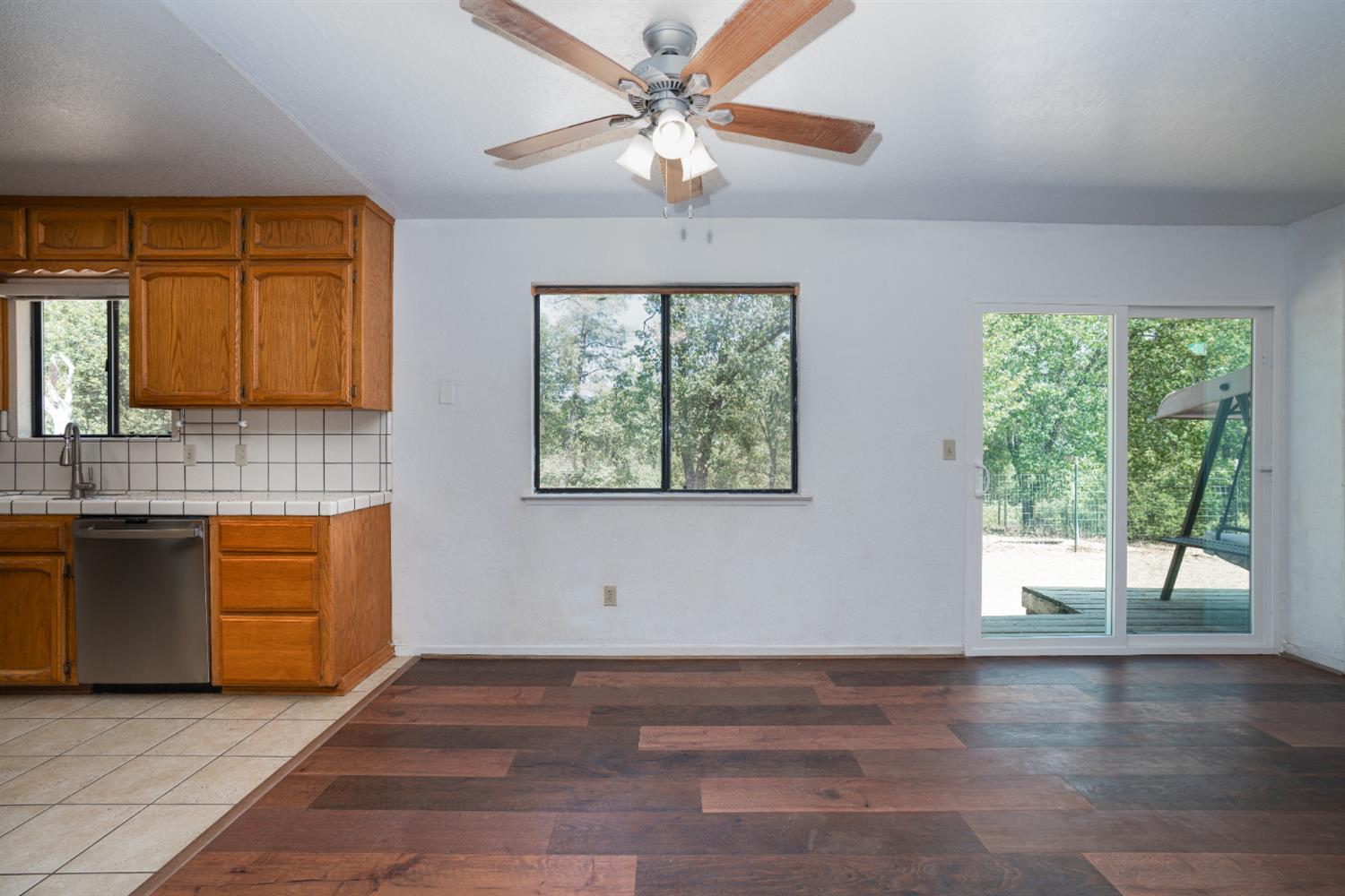 43696 Whispering Pines Dr, Oakhurst, CA 93644
