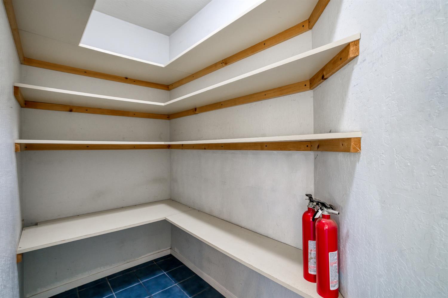 43696 Whispering Pines Dr, Oakhurst, CA 93644