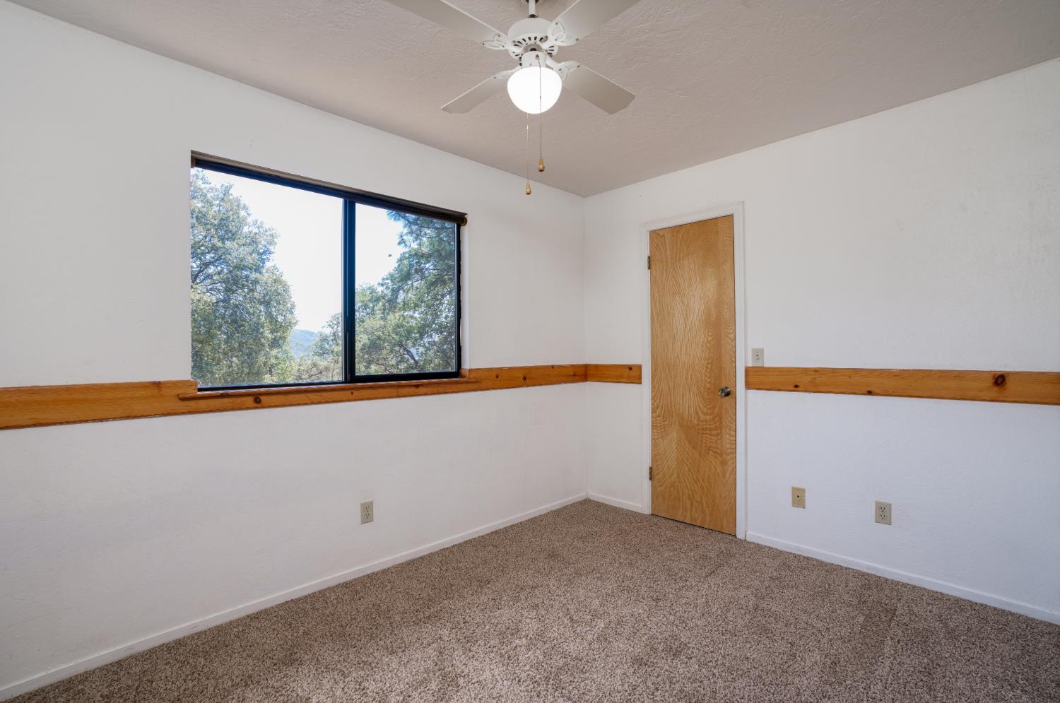 43696 Whispering Pines Dr, Oakhurst, CA 93644