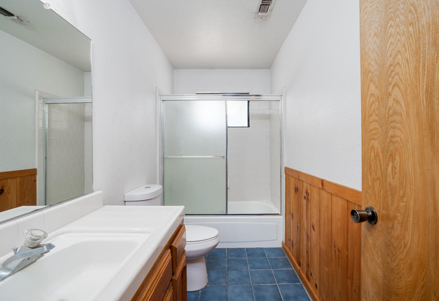 43696 Whispering Pines Dr, Oakhurst, CA 93644