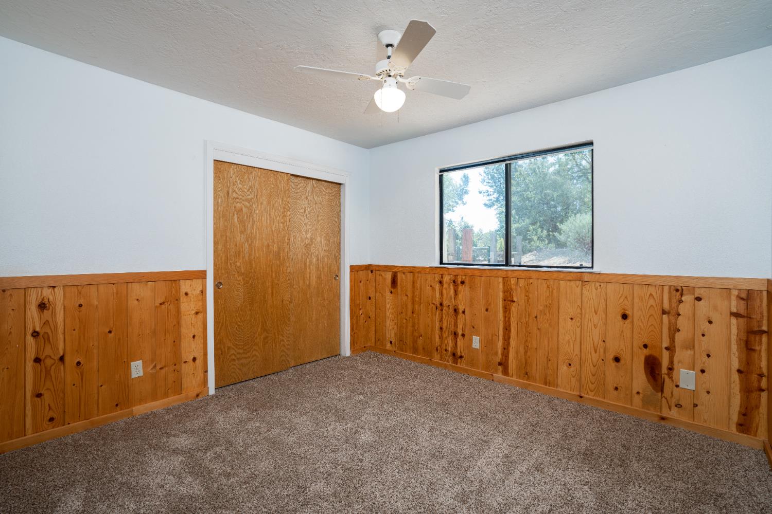 43696 Whispering Pines Dr, Oakhurst, CA 93644
