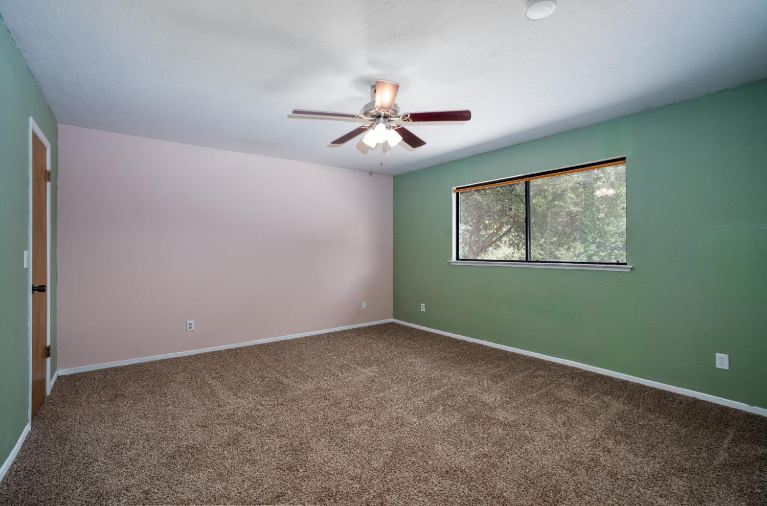 43696 Whispering Pines Dr, Oakhurst, CA 93644