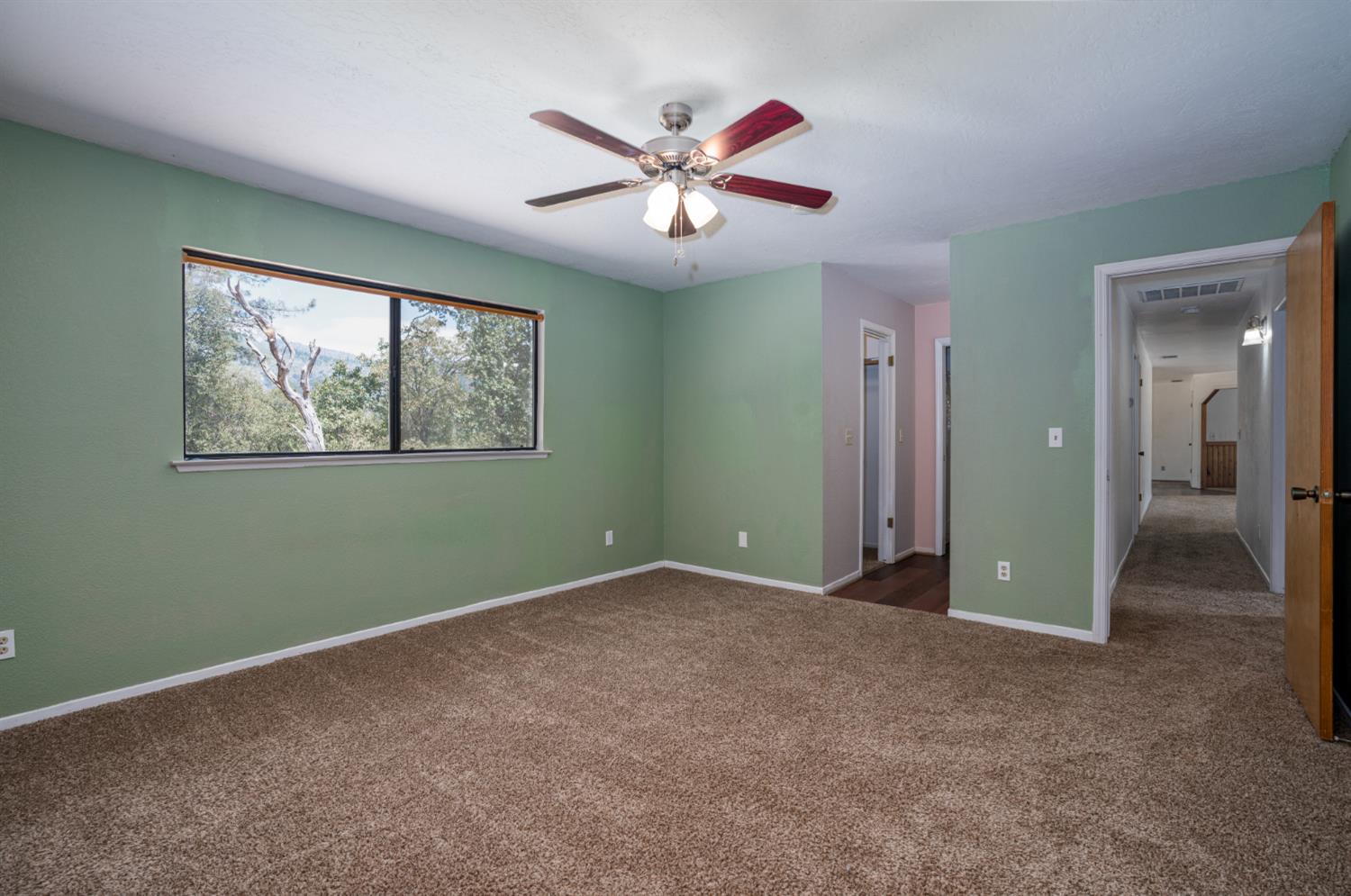 43696 Whispering Pines Dr, Oakhurst, CA 93644