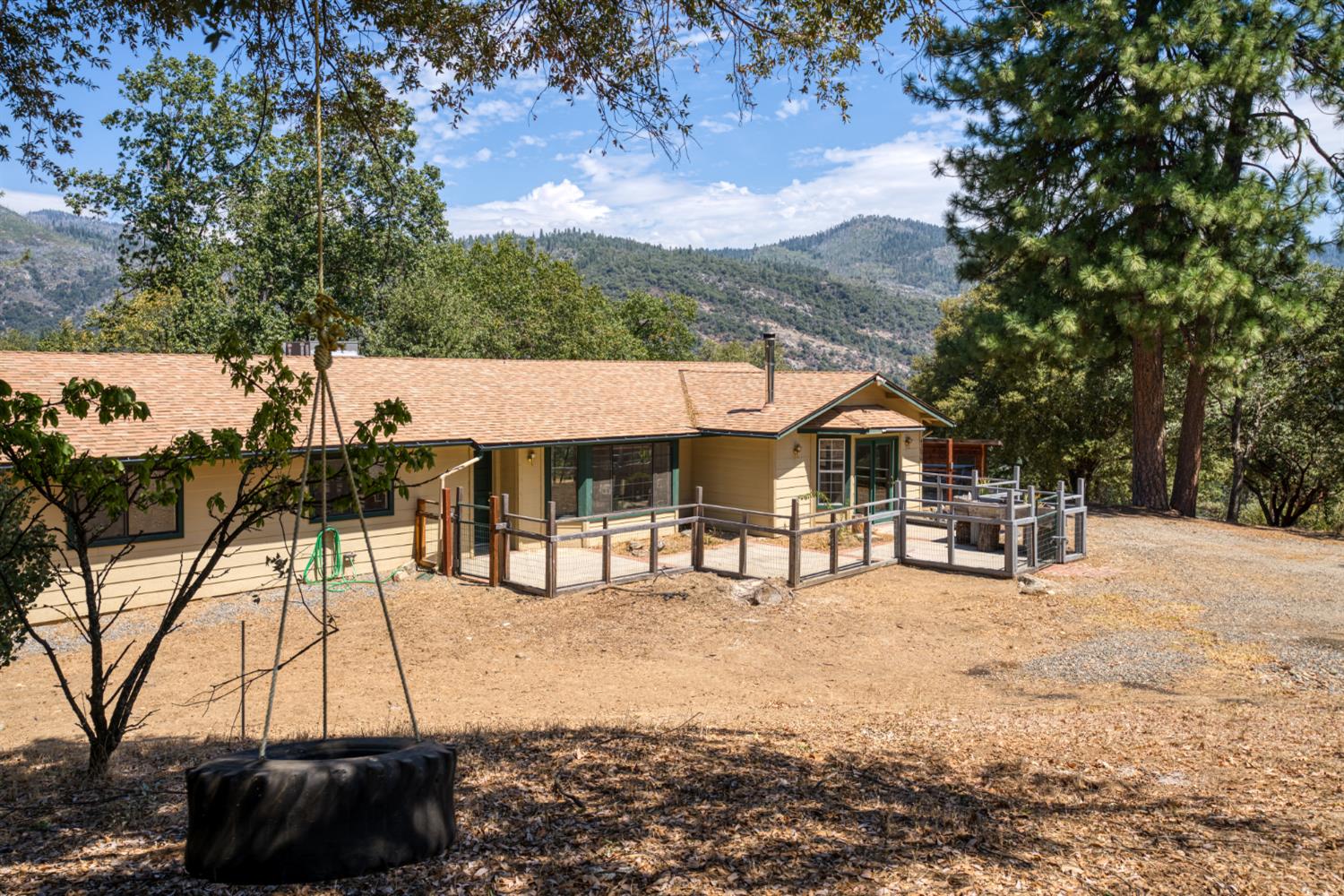 43696 Whispering Pines Dr, Oakhurst, CA 93644