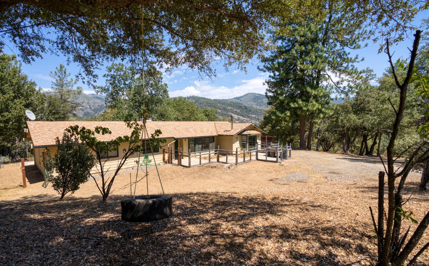 43696 Whispering Pines Dr, Oakhurst, CA 93644