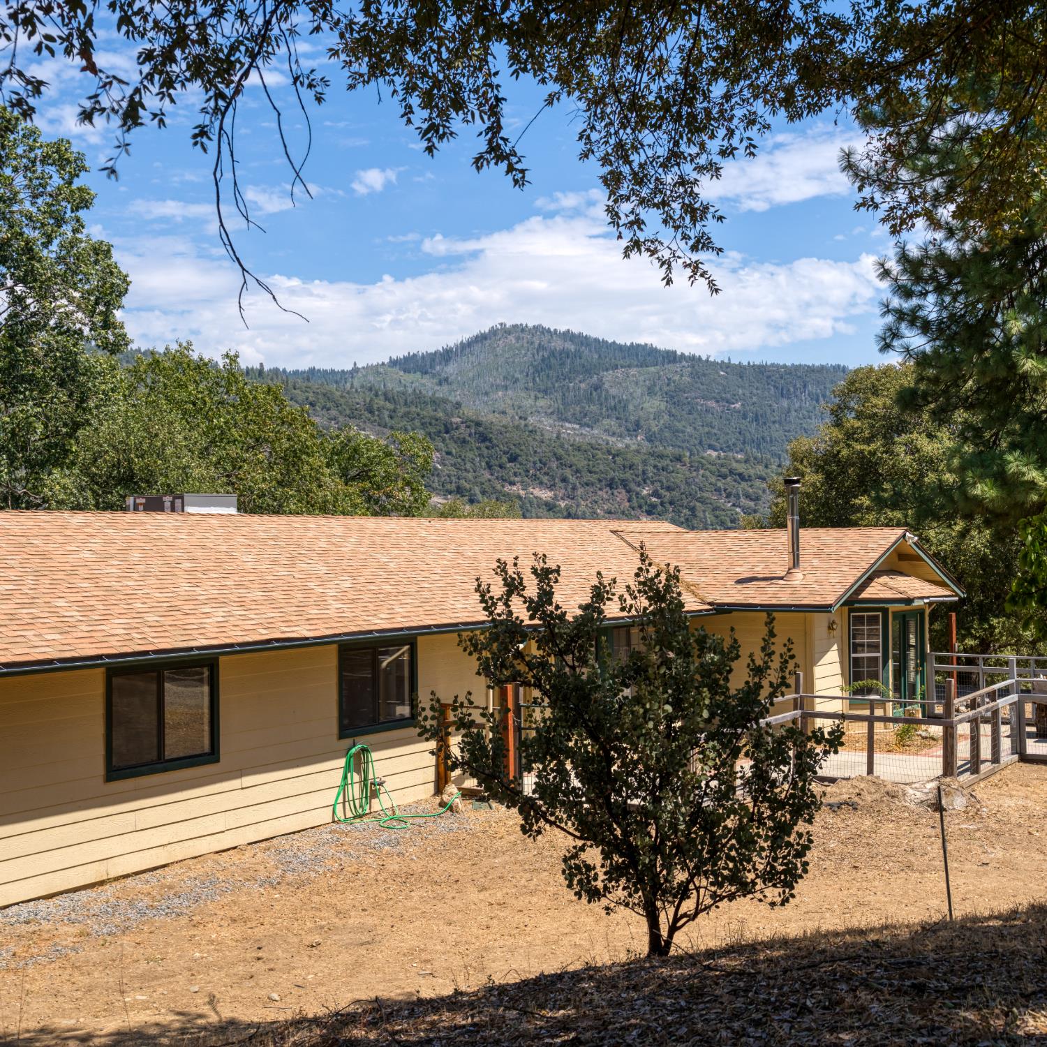 43696 Whispering Pines Dr, Oakhurst, CA 93644
