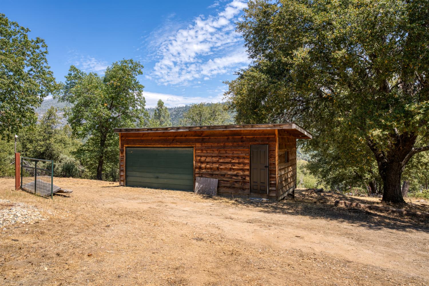 43696 Whispering Pines Dr, Oakhurst, CA 93644