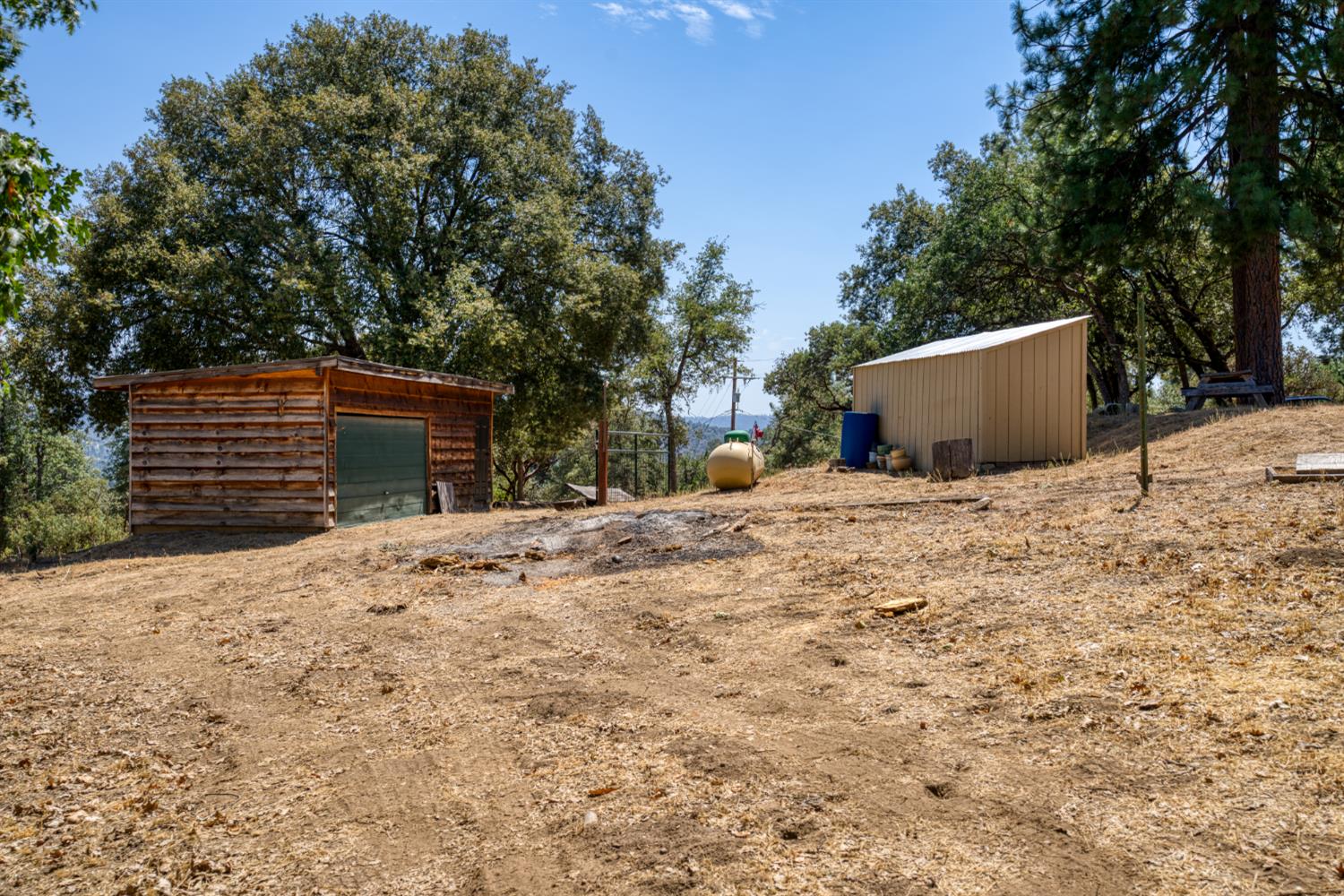 43696 Whispering Pines Dr, Oakhurst, CA 93644