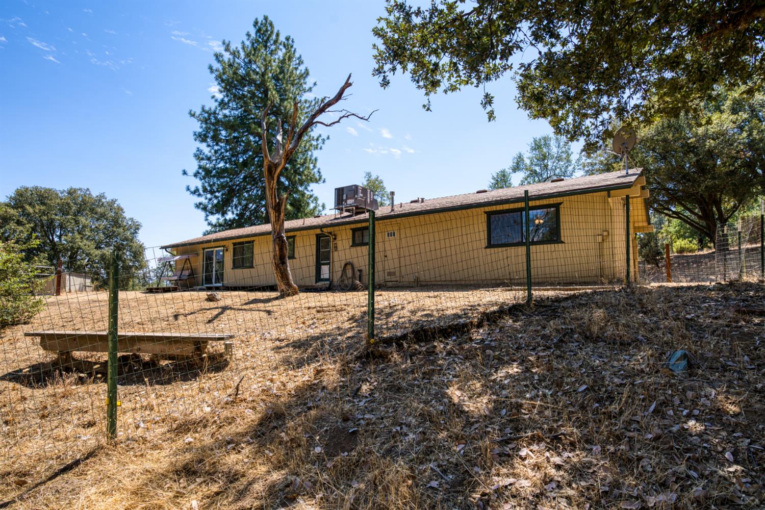 43696 Whispering Pines Dr, Oakhurst, CA 93644