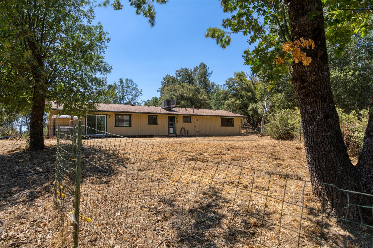 43696 Whispering Pines Dr, Oakhurst, CA 93644