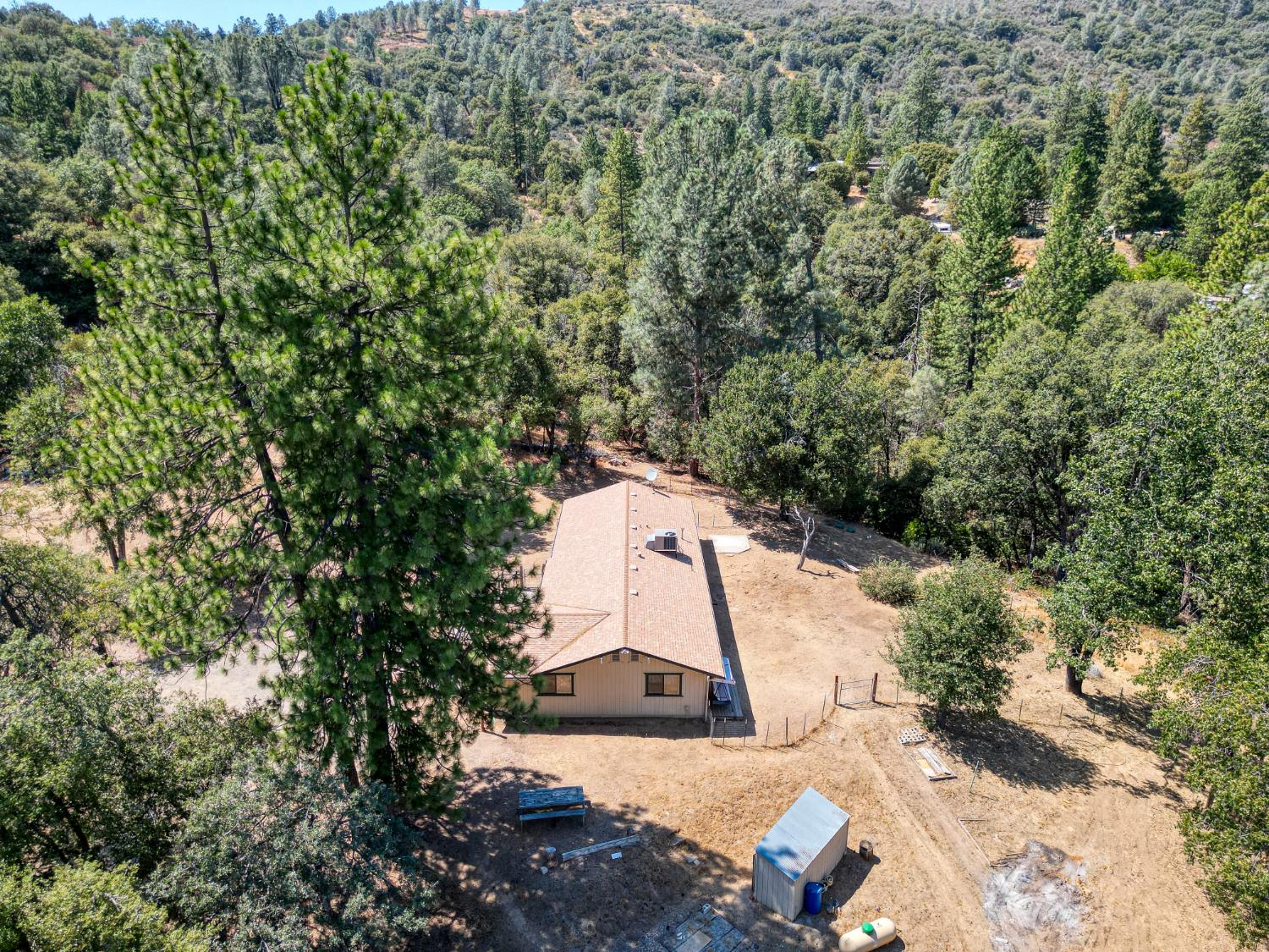 43696 Whispering Pines Dr, Oakhurst, CA 93644