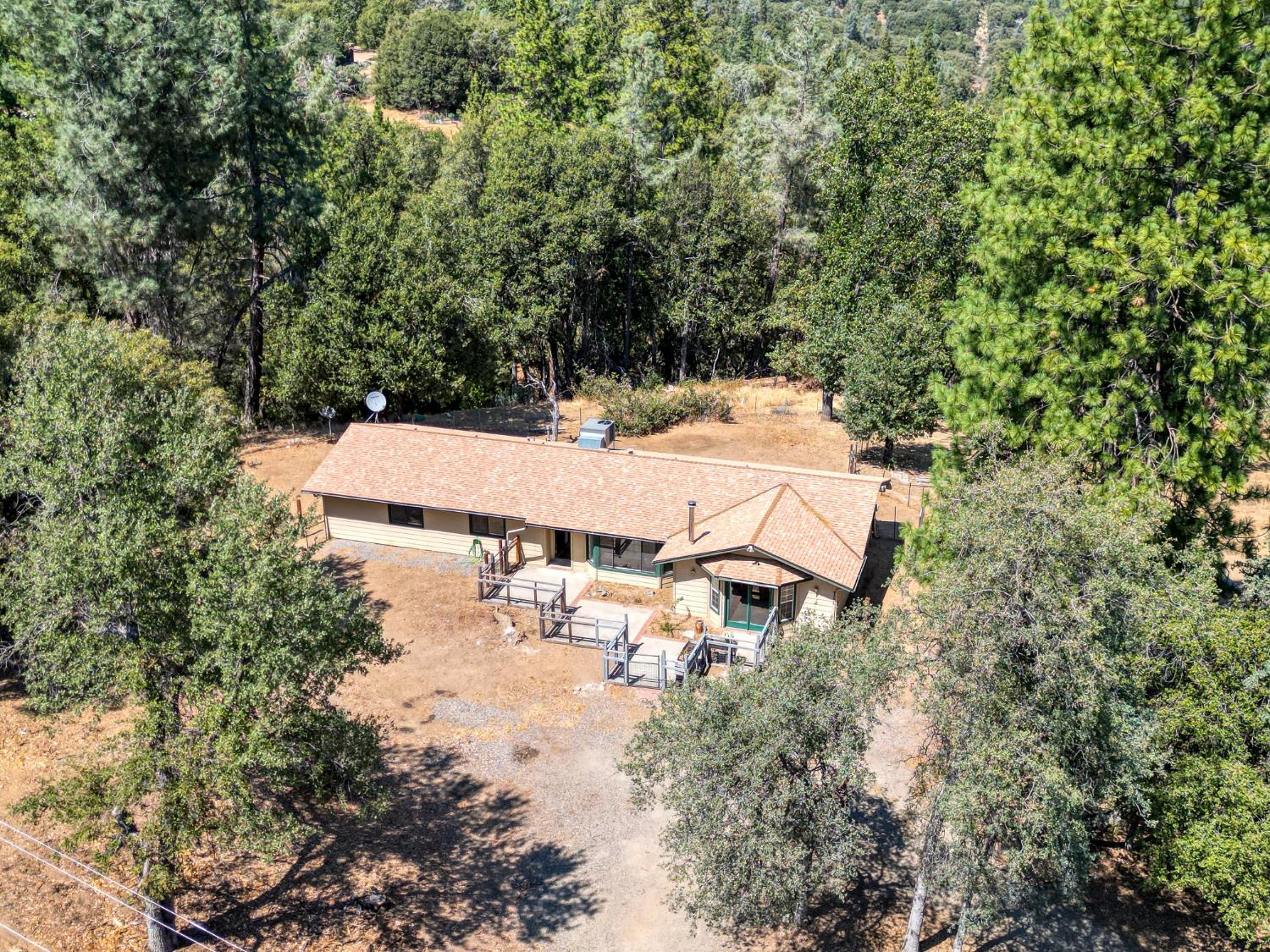43696 Whispering Pines Dr, Oakhurst, CA 93644