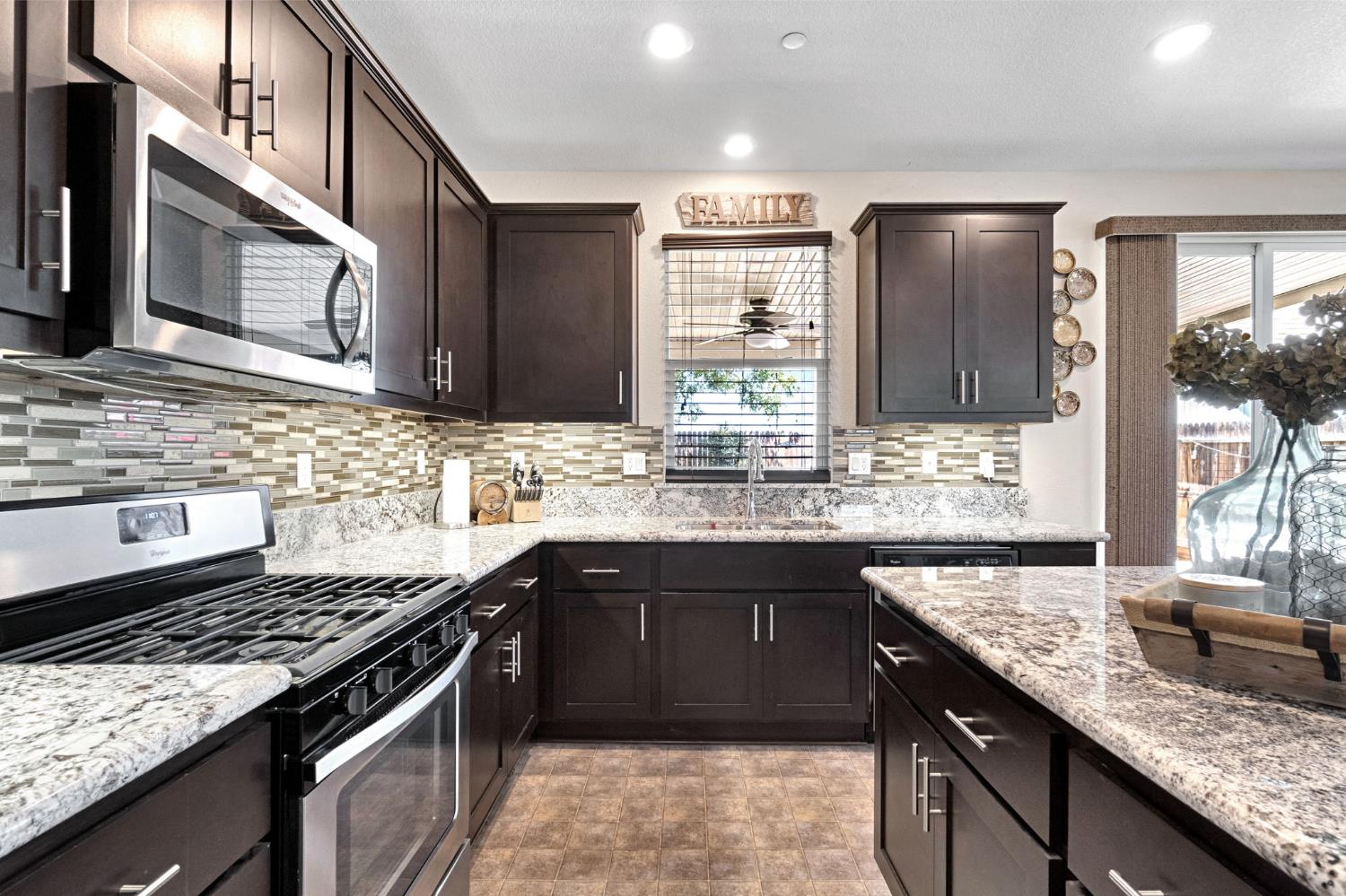 1316 Greenbrier Dr, Hanford, CA 93230