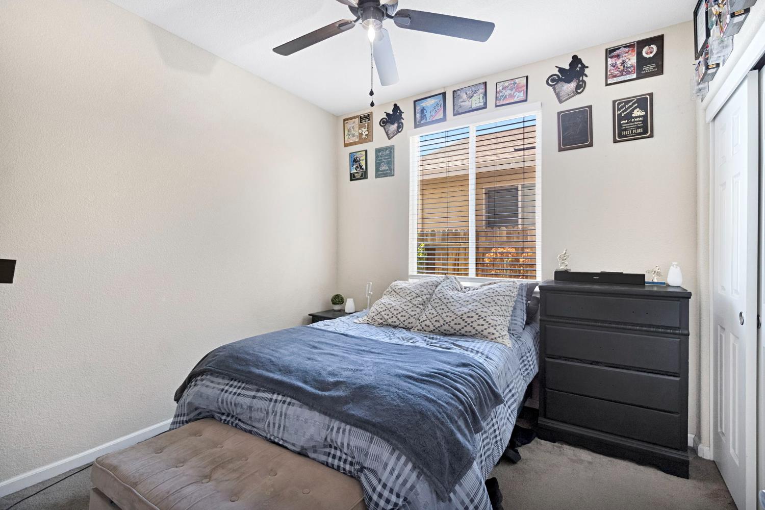 1316 Greenbrier Dr, Hanford, CA 93230