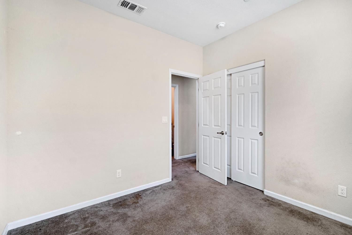 1316 Greenbrier Dr, Hanford, CA 93230