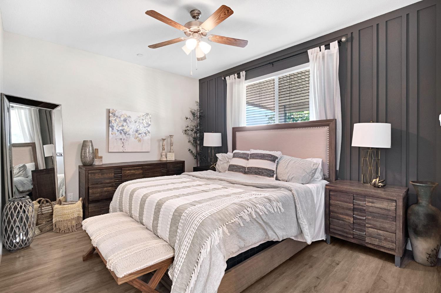 1316 Greenbrier Dr, Hanford, CA 93230