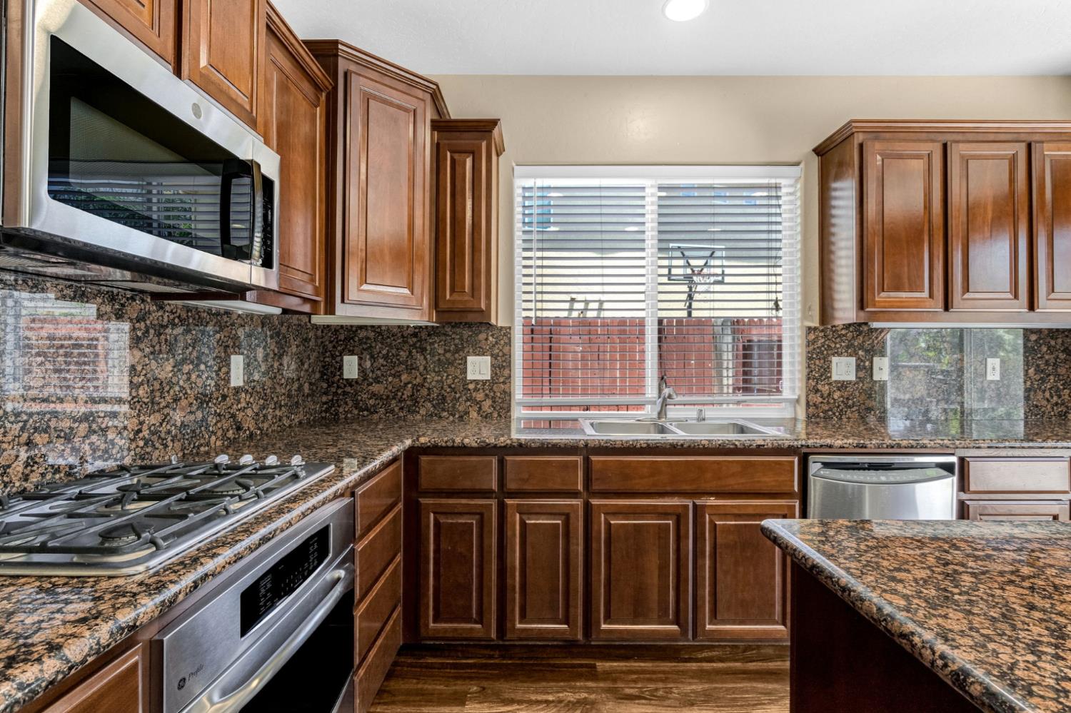 7113 E Garland Ave, Fresno, CA 93737