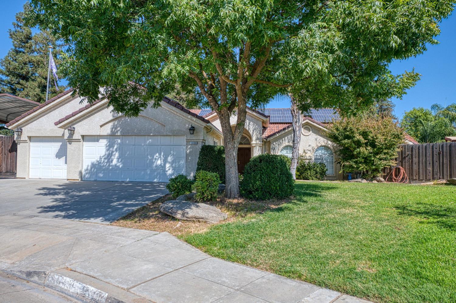1488 Minarets Ave, Clovis, CA 93611