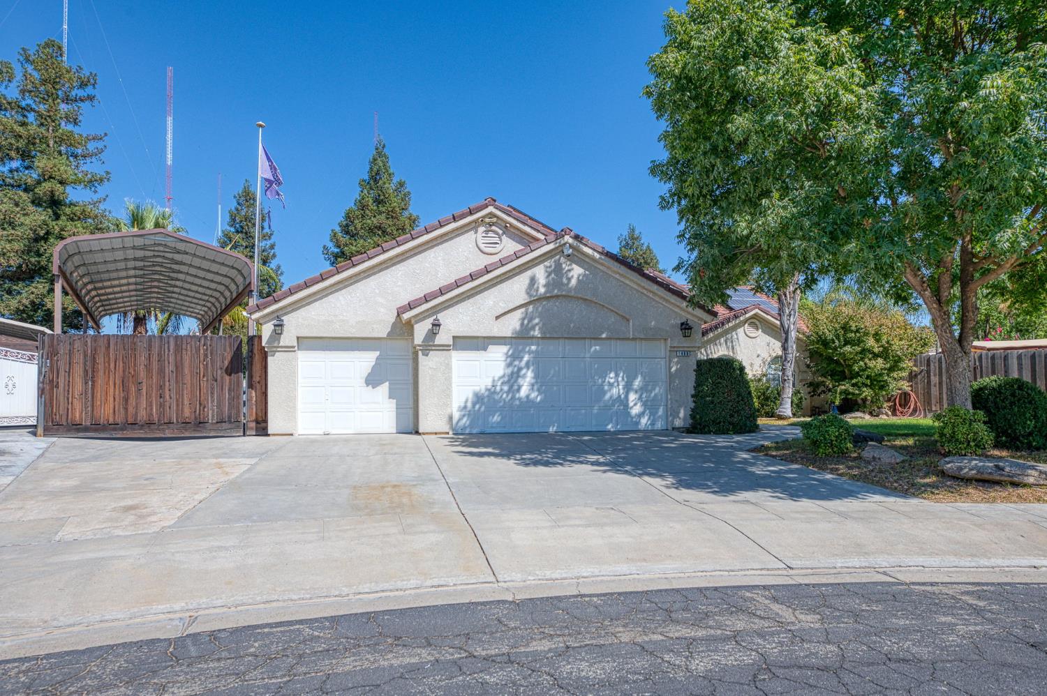 1488 Minarets Ave, Clovis, CA 93611