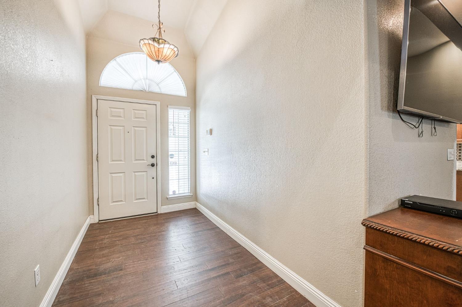1488 Minarets Ave, Clovis, CA 93611
