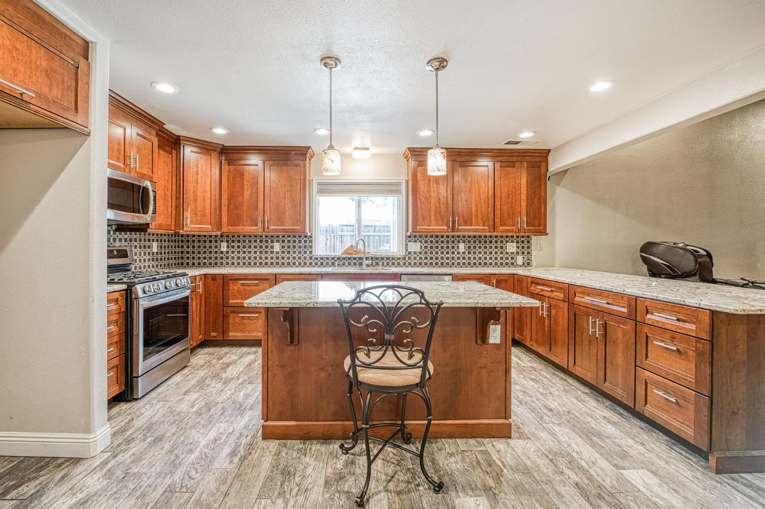 1488 Minarets Ave, Clovis, CA 93611
