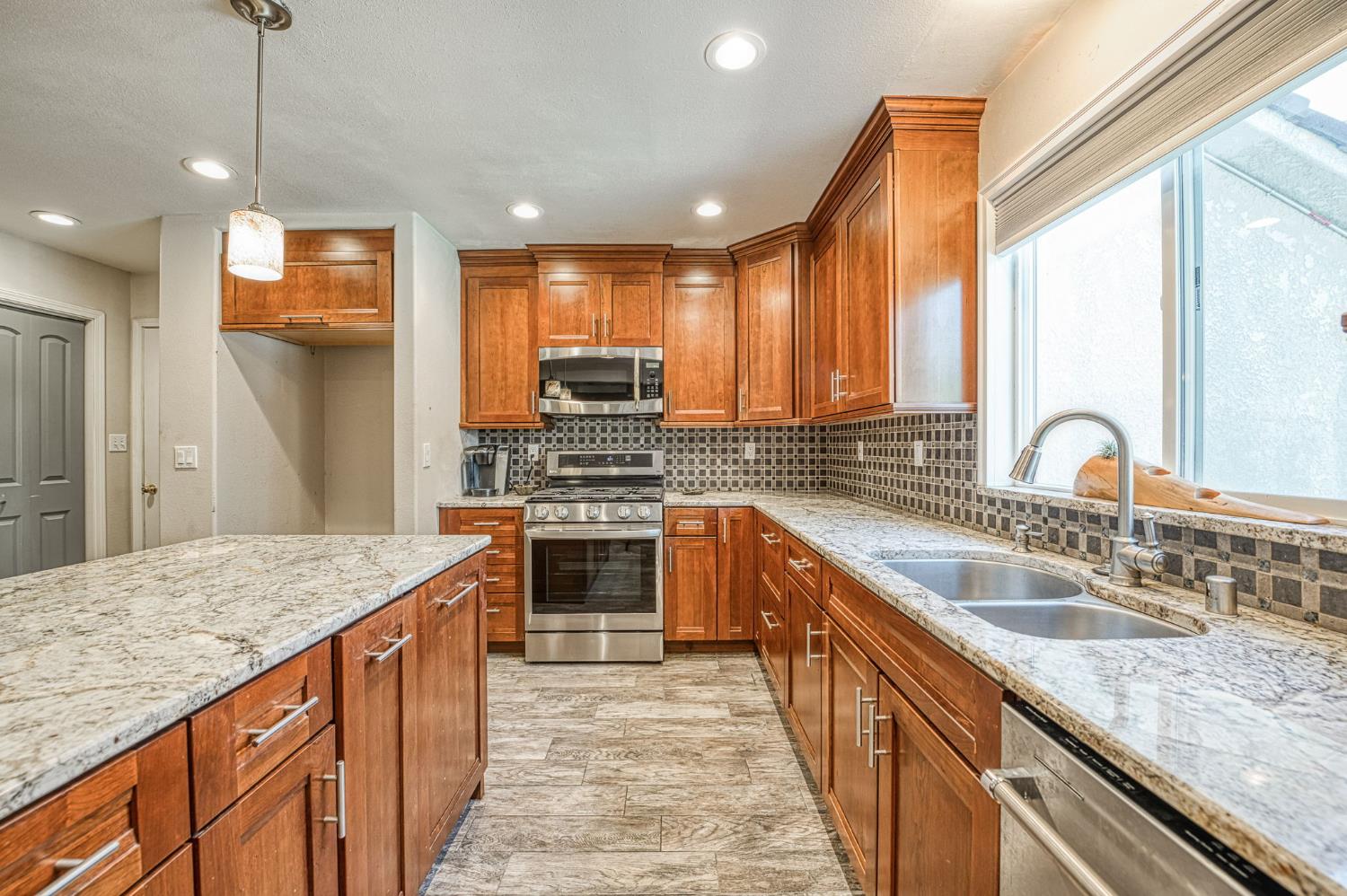 1488 Minarets Ave, Clovis, CA 93611