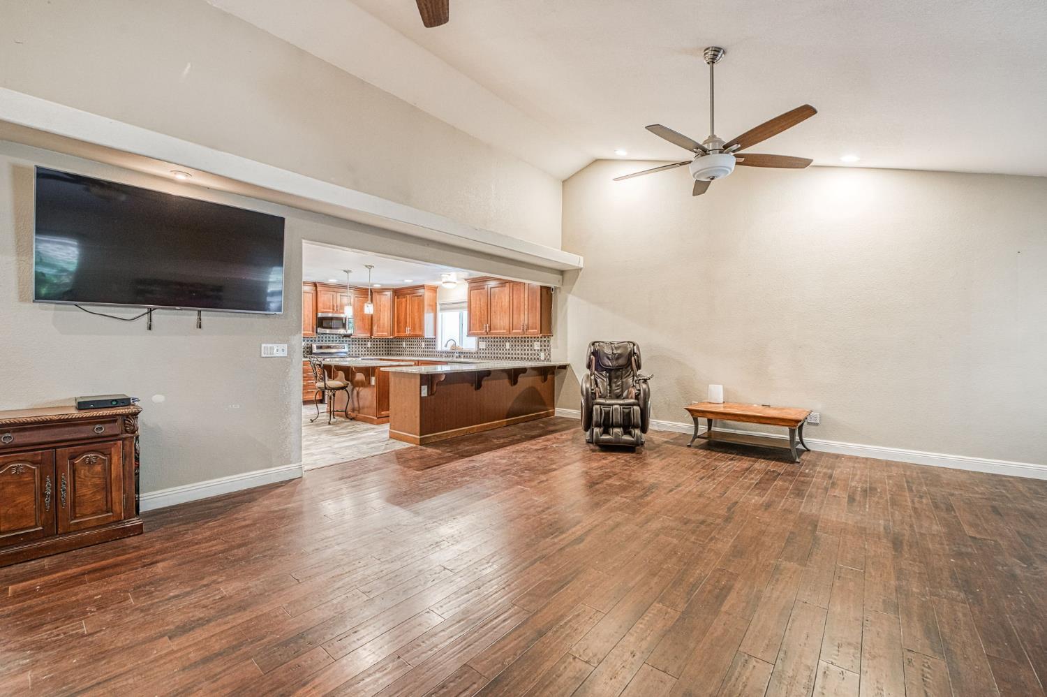 1488 Minarets Ave, Clovis, CA 93611