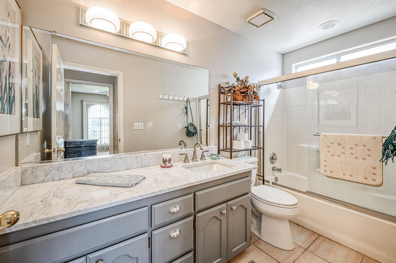1488 Minarets Ave, Clovis, CA 93611
