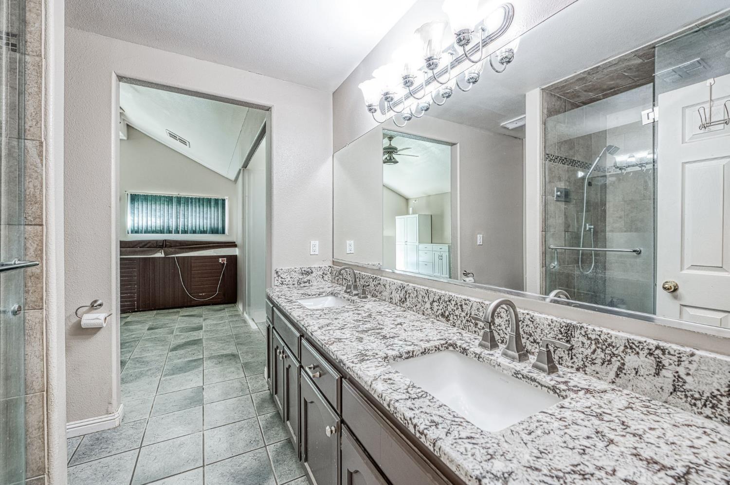 1488 Minarets Ave, Clovis, CA 93611